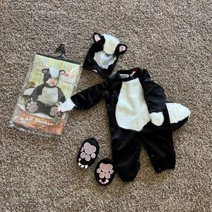New! 0-6 months XS Lil Stinker Baby skunk Halloween costume.